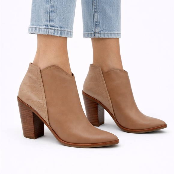 Dolce Vita Shoes - DOLCE VITA Rozane  Snakeskin-Embossed Leather Pointy Toes Slip On Booties SZ 6.5